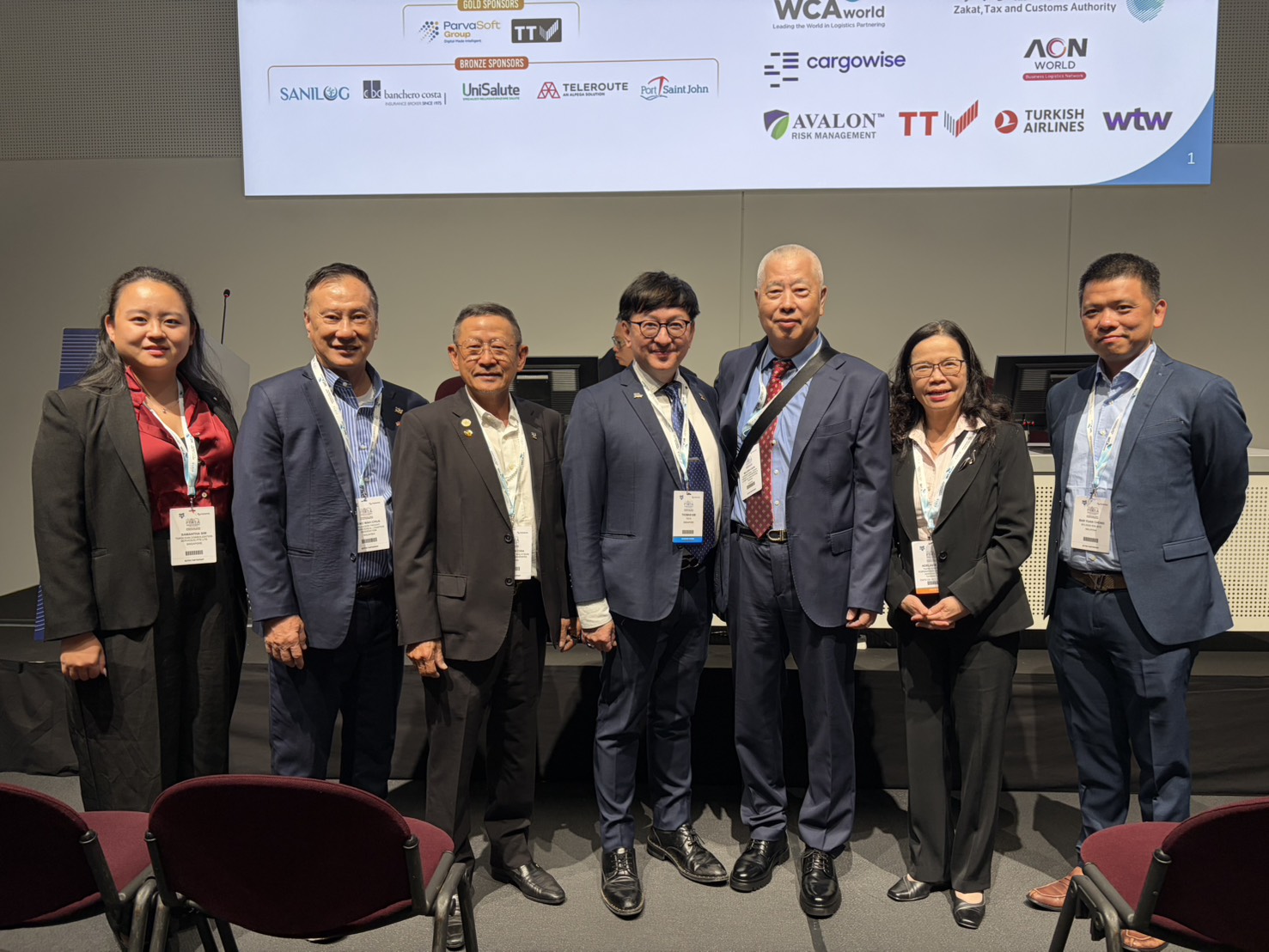 2026 FIATA 百年世界年會，拓航總經理陳木枝與各國代表於會場合影